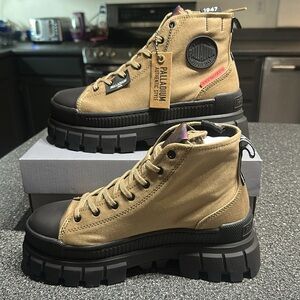 NIB Palladium REVOLT HI TX olive